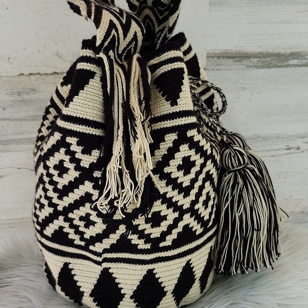 CHILA HANDMADE DRAWSTRING BUCKET BAG - Picture 2 of 13